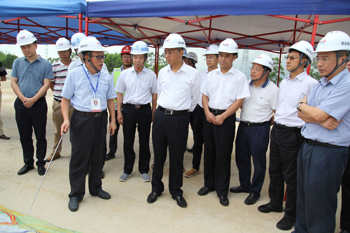 2018年6月4日下午陈良贤副省长检查清远市清新枢纽互通(清西大桥及接线工程惠清高速清云高速三条高速的共用转换互通),听取惠清高速项目汇报。 2018年6月4日下午陈良贤副省长检查清远市清新枢纽互通(清西大桥及接线工程惠清高速清云高速三条高速的共用转换互通),听取惠清高速项目汇报。