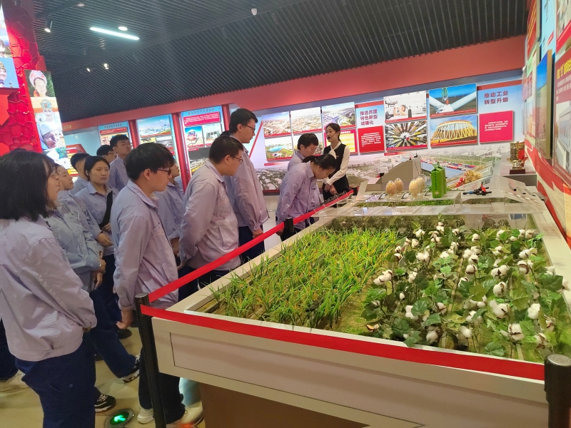 ׷ɫ  бž񡪡黯չԱ