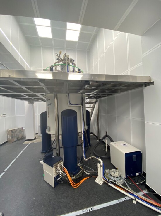 人ѧɹװ̨̫³800 MHzǻ˴Źϵͳ˿¸߶